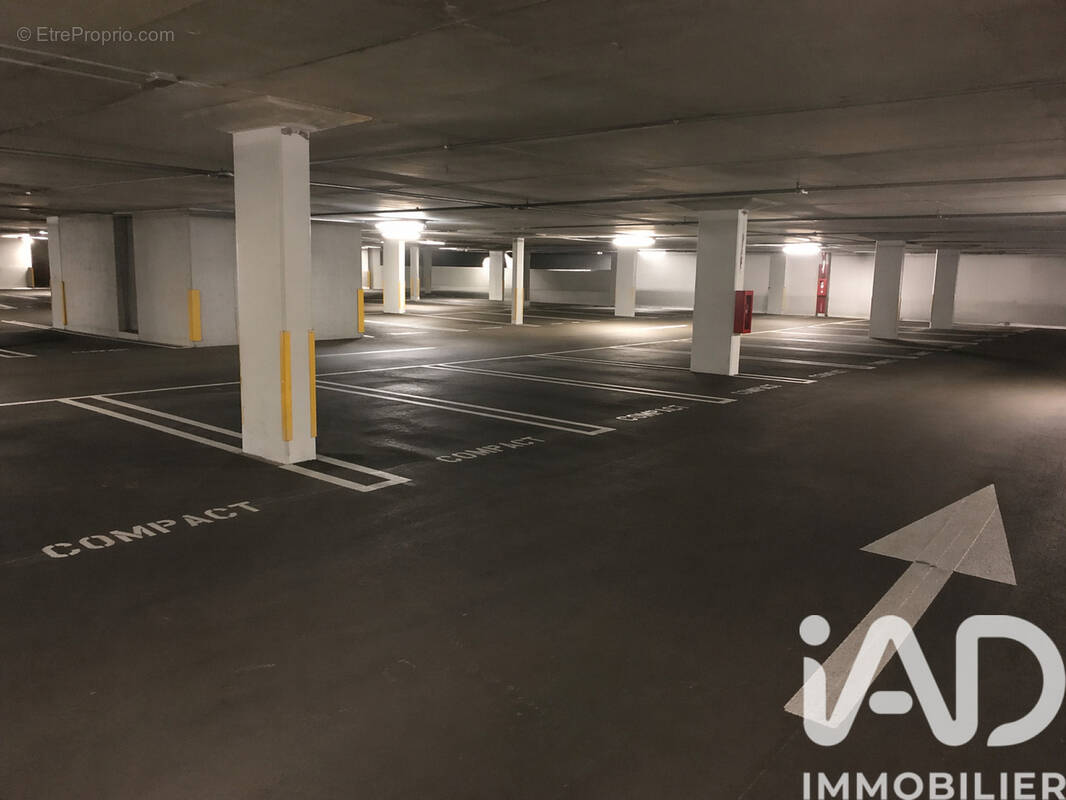Photo 1 - Parking à LYON-3E