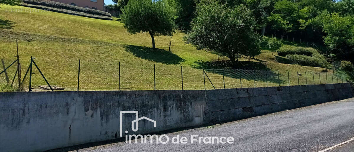 Decazeville- Centre-ville - Terrain à bâtir de 1640 m2 - photo 5