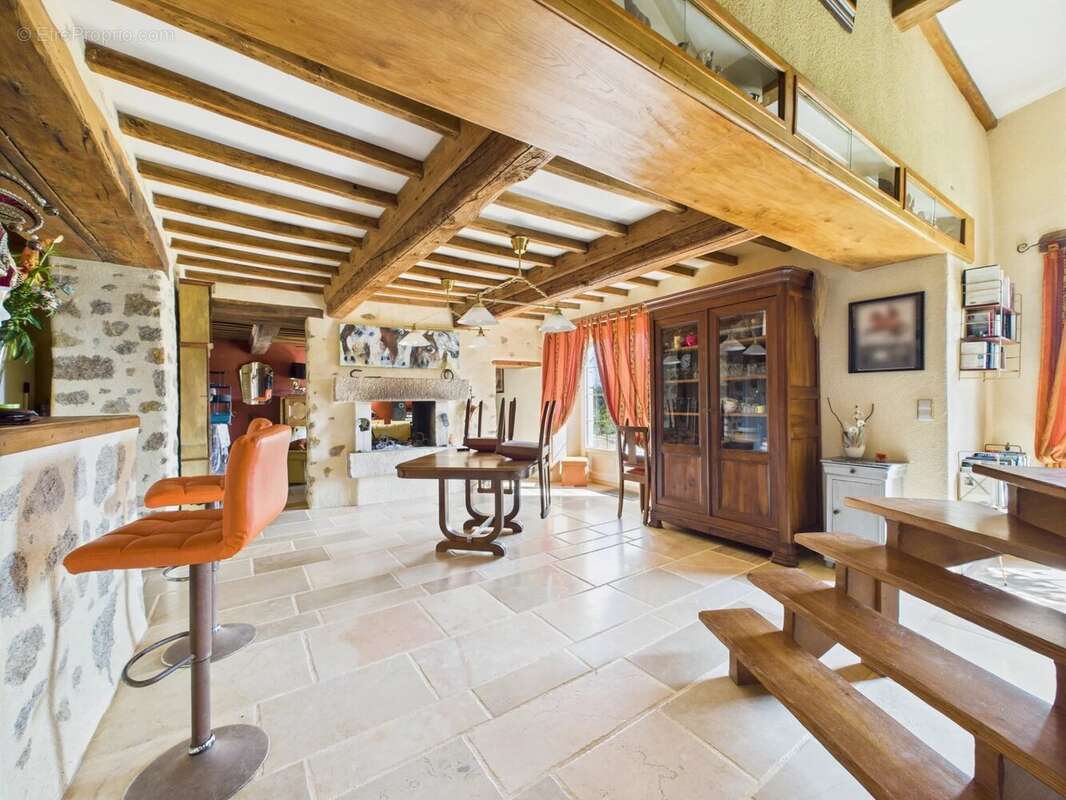 Maison à LA ROCHE-EN-BRENIL