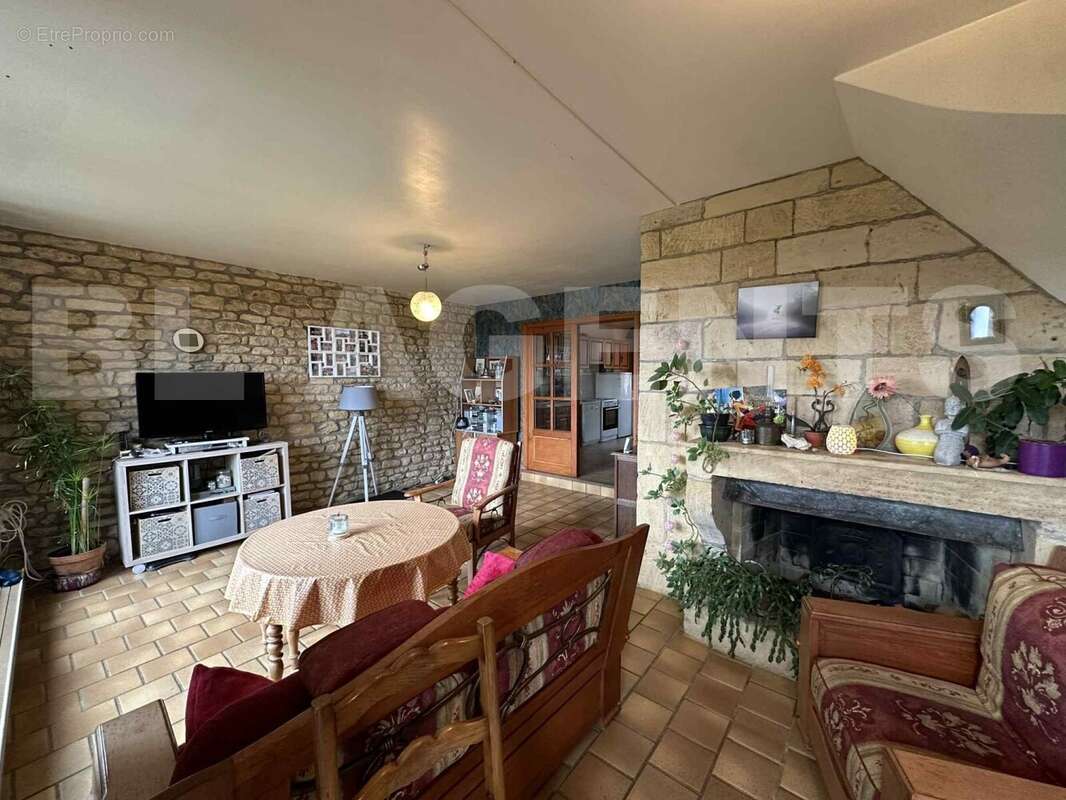 67f1528d-fb9f-4aeb-80e6-85efb9b65ccf - Maison à NOYERS-PONT-MAUGIS