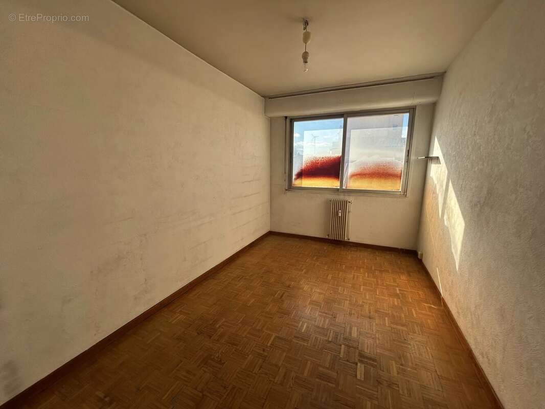 Appartement à MARSEILLE-4E