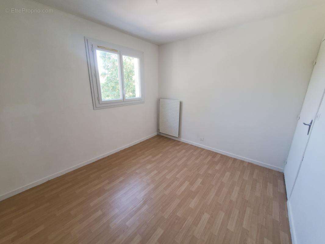 Beau T4 avec parking, cave et balcon - photo 9