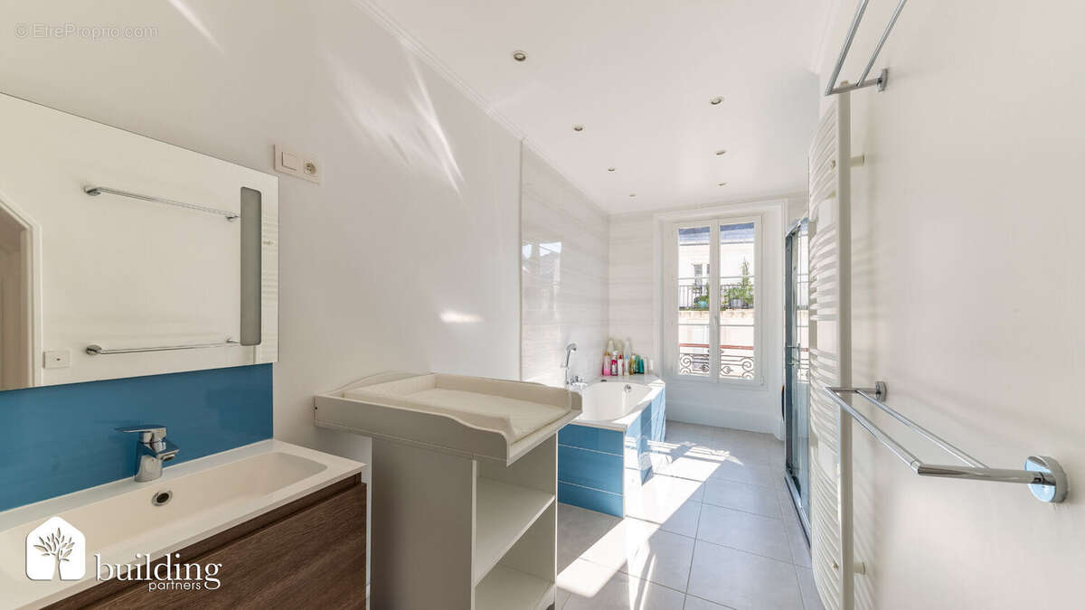 Appartement à NEUILLY-SUR-SEINE