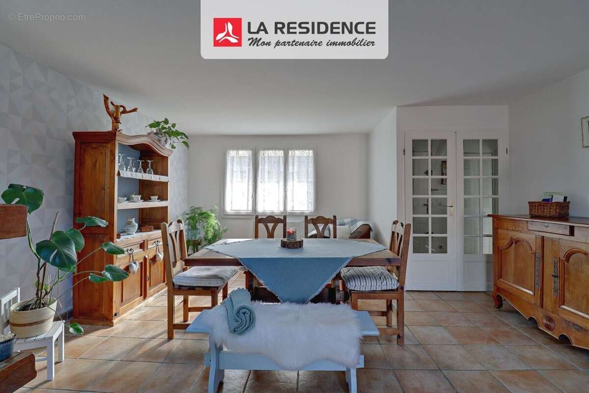 Maison à NEAUPHLE-LE-CHATEAU