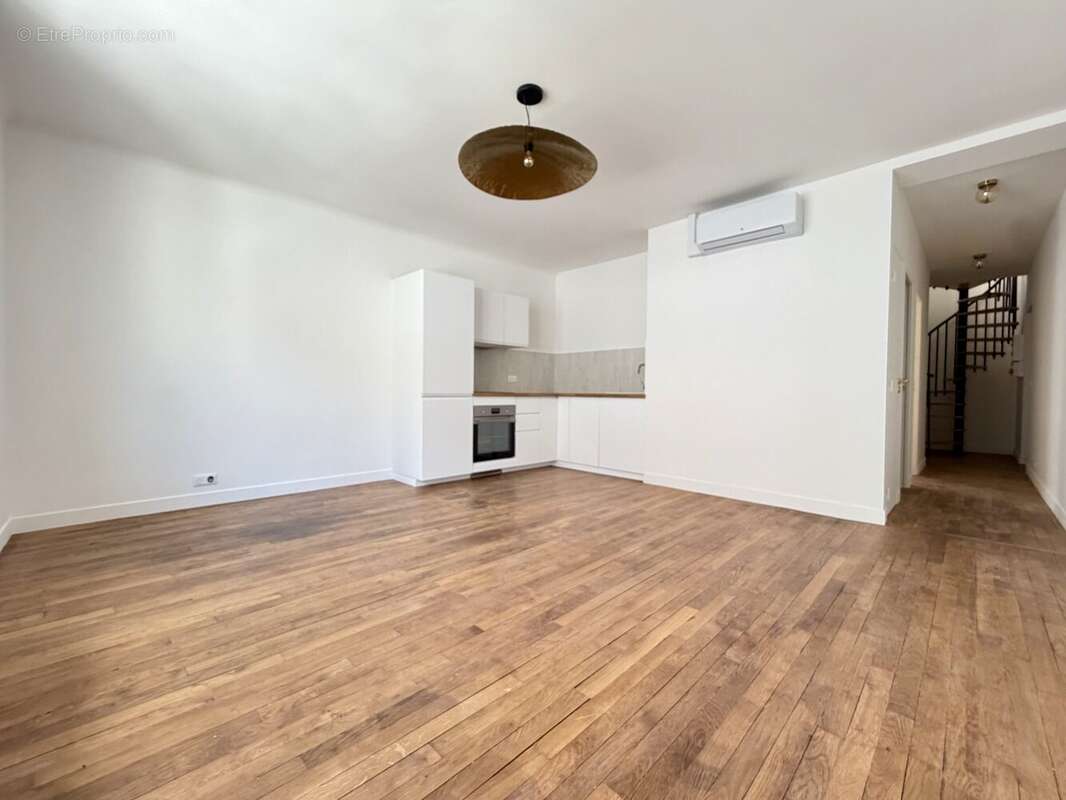 Appartement à PARIS-18E