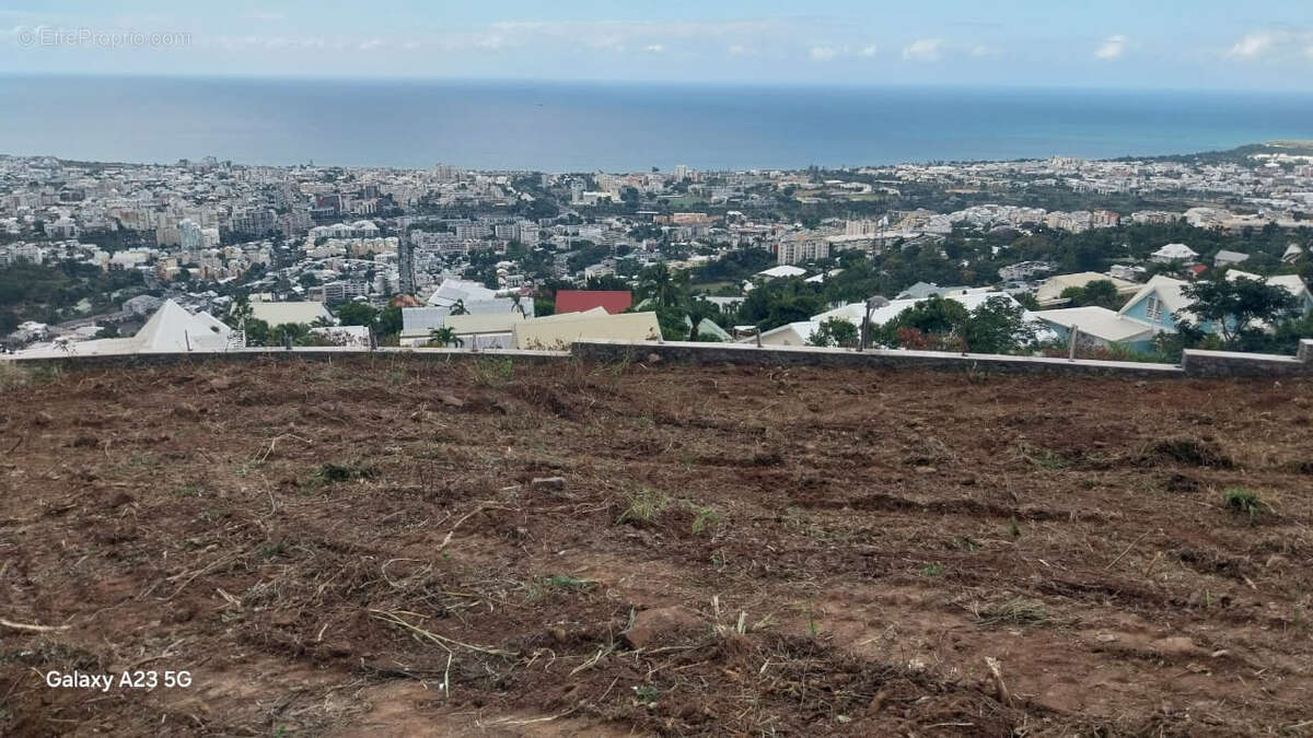 Terrain à SAINT-DENIS
