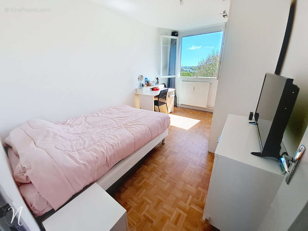 Appartement à PIERRE-BENITE