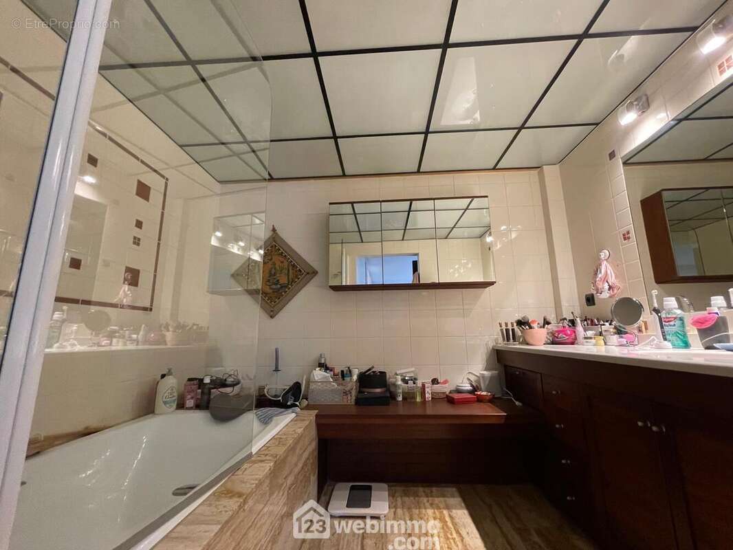 Maison 308 m² à Cuts  - photo 26