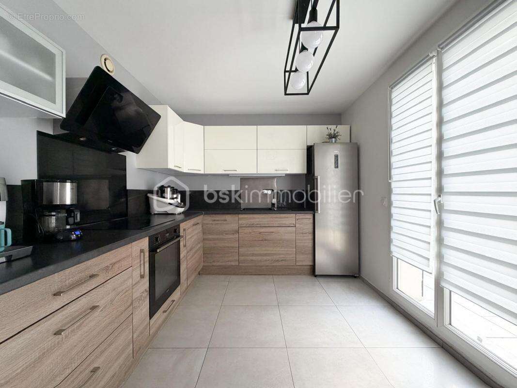 Maison à LE COUDRAY-MONTCEAUX