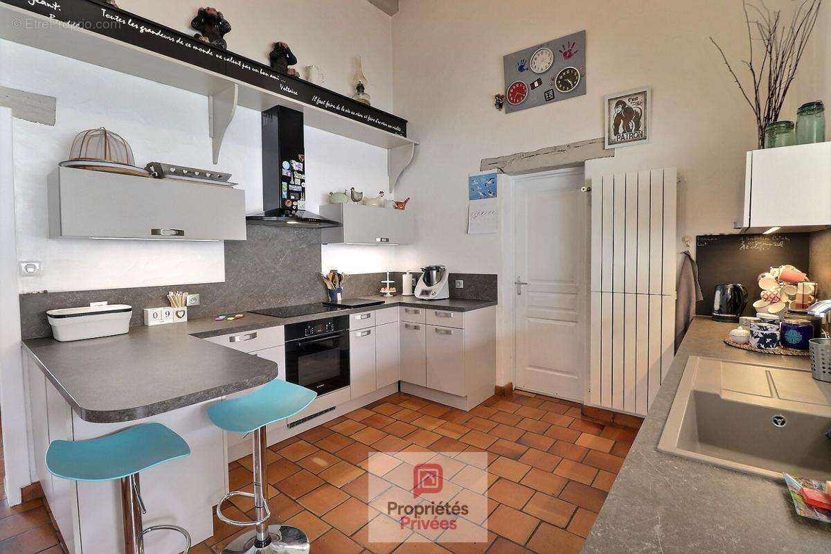 Maison familiale 4 chambres - 152 m² - Maison d'hôtes de 20 m2 - Piscine - Jardin paysager - Panneaux photovoltaiques - Belle pa - photo 12