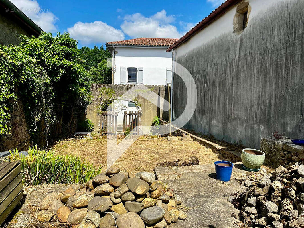 Maison à PEYREHORADE