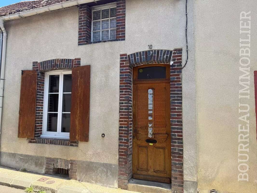 Maison à BRIENON-SUR-ARMANCON