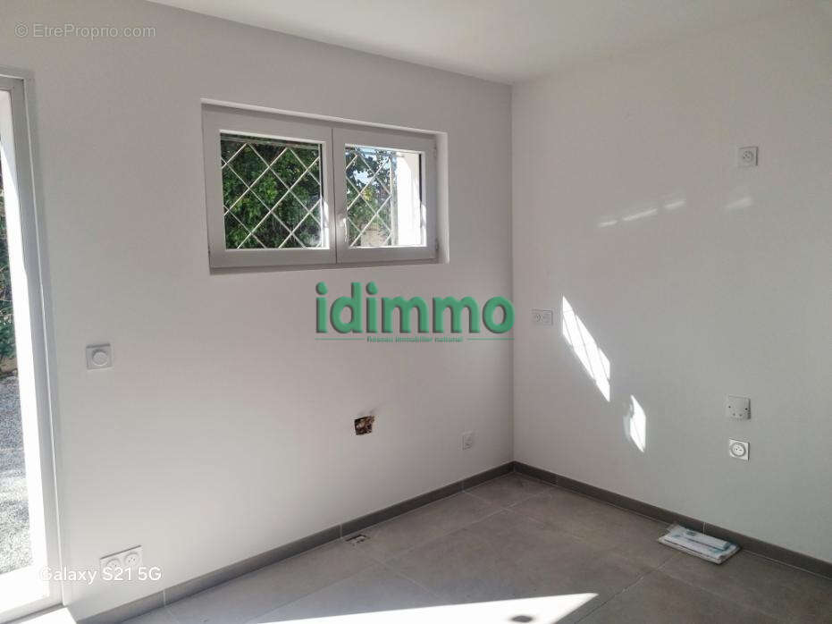 Exclusivité Frejus dans petite copropriété joli F3 de 68m en rez de jardin 246750€ dpe c - photo 7