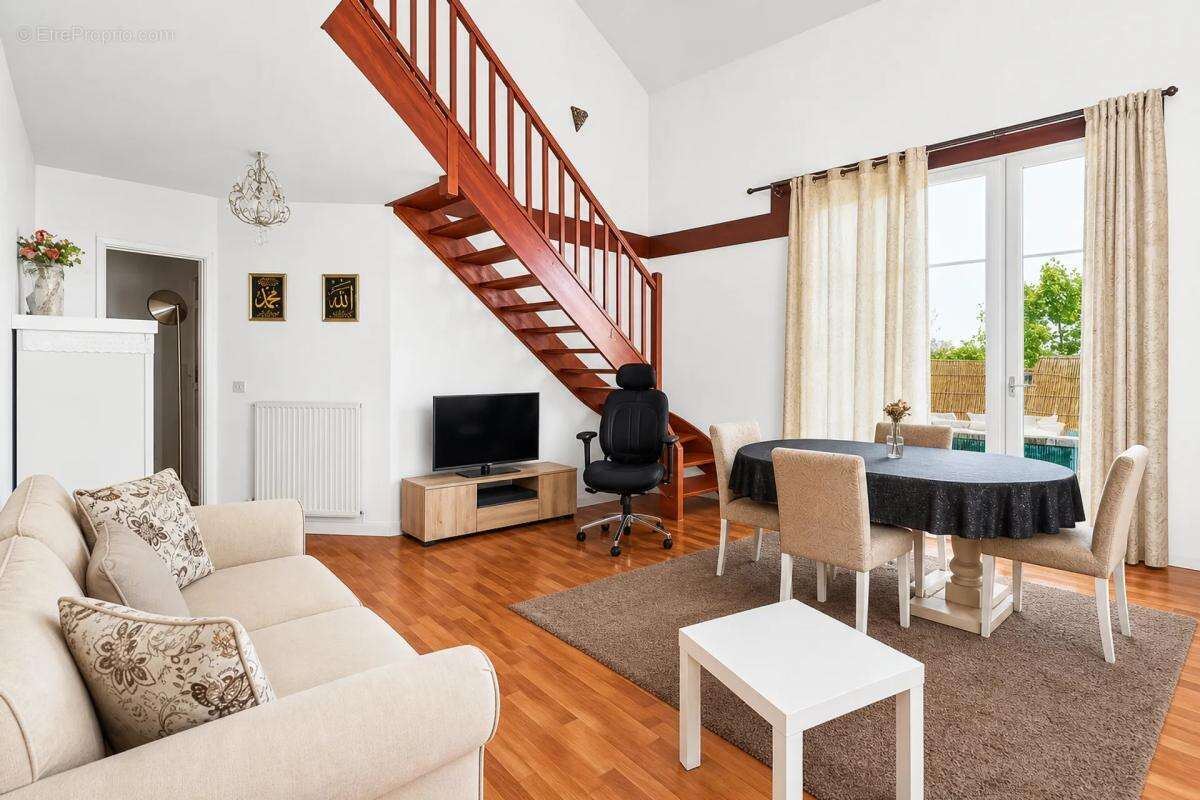 Appartement à VILLENEUVE-LA-GARENNE