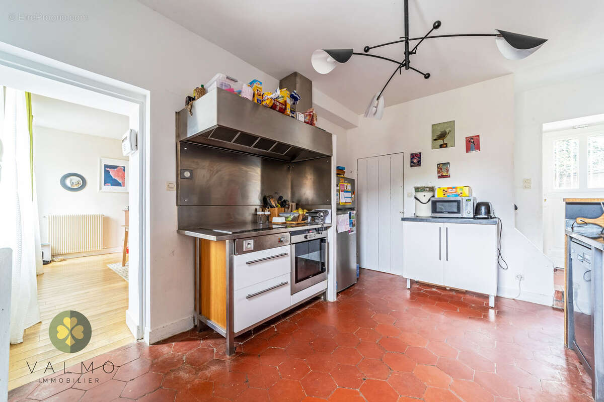 Maison à LA QUEUE-LES-YVELINES