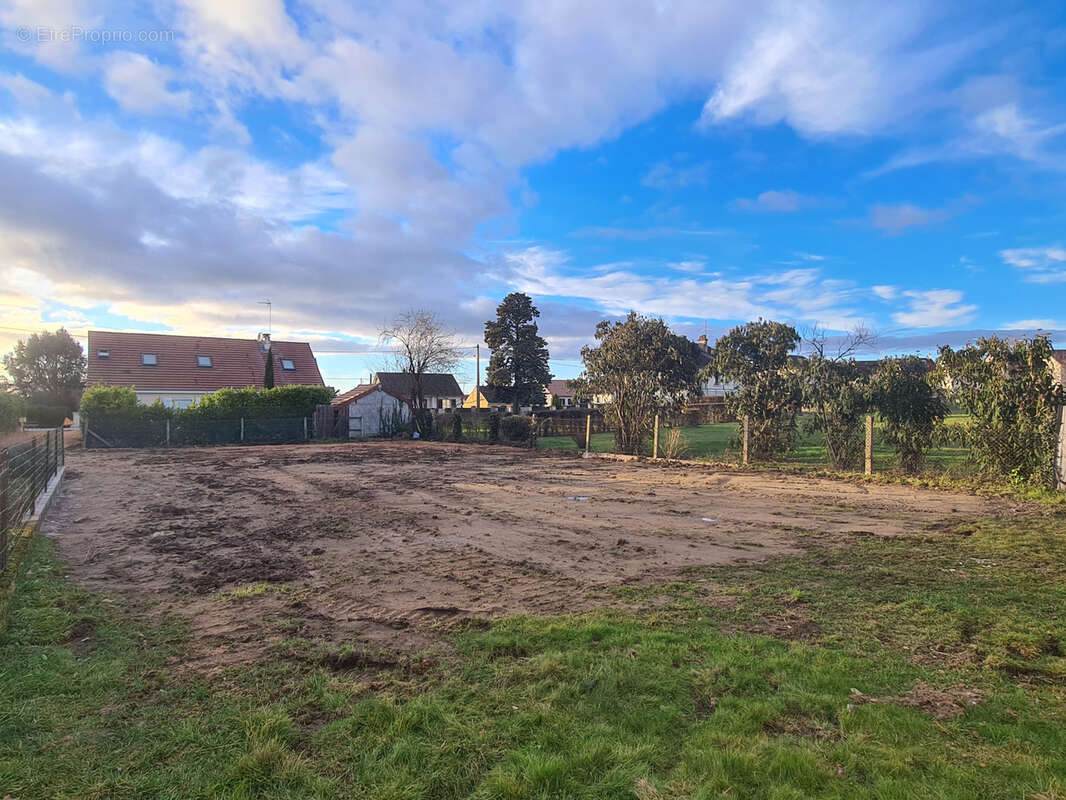 Terrain à YZEURE