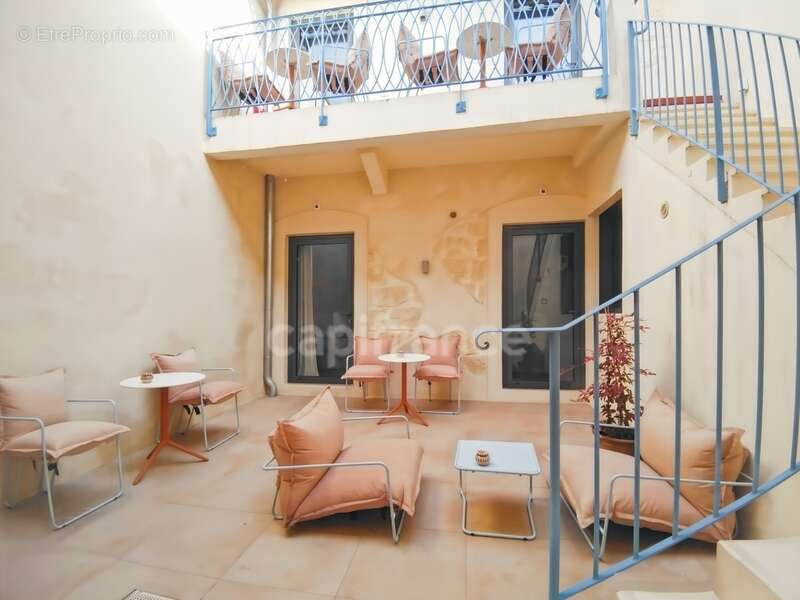 Commerce à AIGUES-MORTES