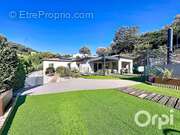 Maison à LA ROQUETTE-SUR-VAR