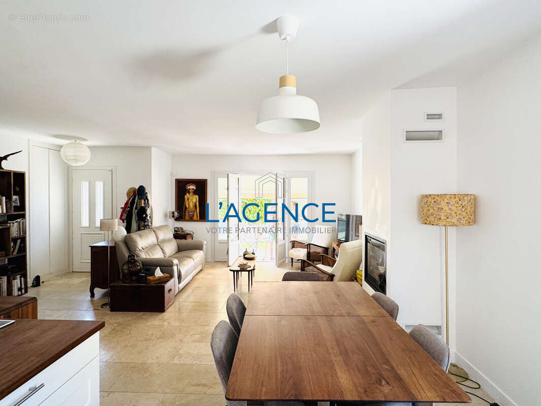 Maison de plain pied rénovée T5 90m2 avec terrain 447m2 - photo 10