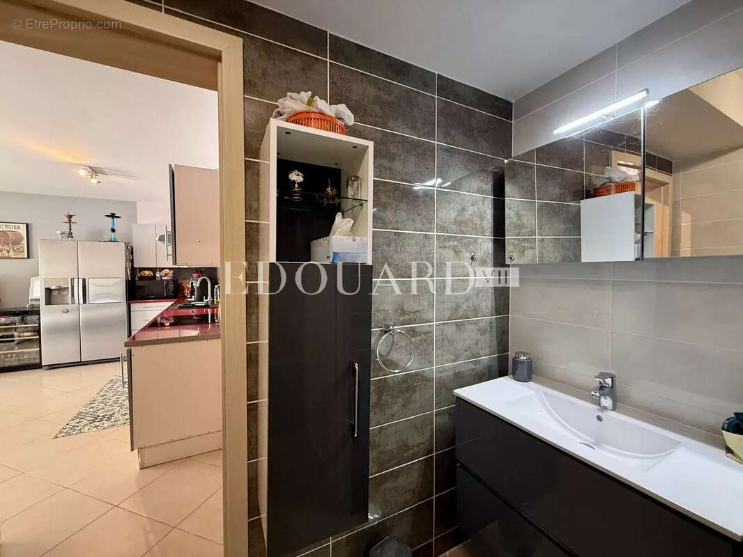 Bel trois pièces en excellent état dans résidence moderne avec piscine et performante sur le plan énergétique - photo 19