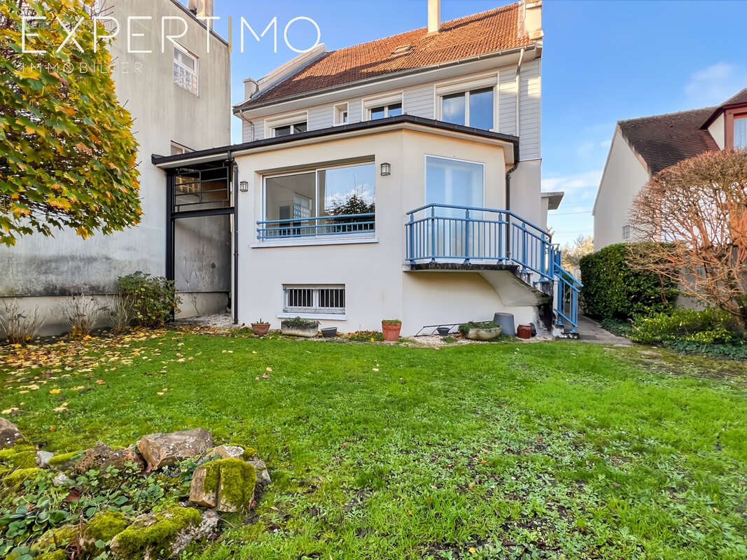 Maison à SAINTE-GENEVIEVE-DES-BOIS