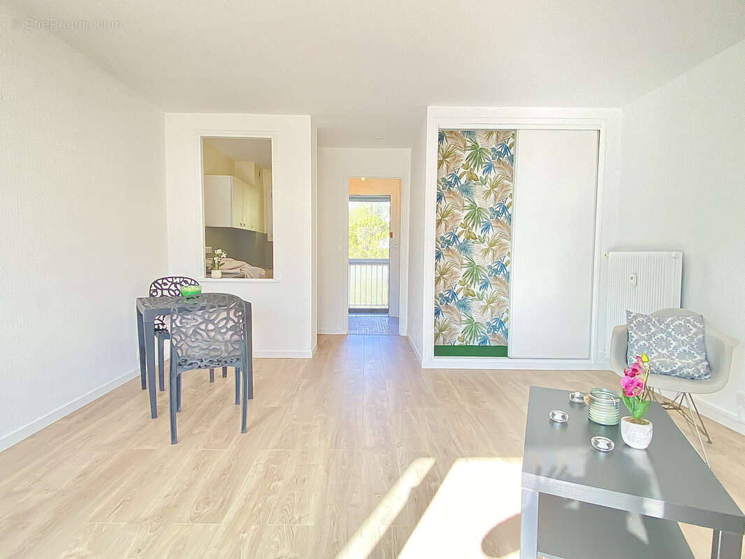 Appartement à SAINT-LAURENT-DU-VAR