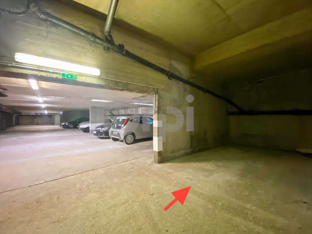 Parking à PARIS-20E