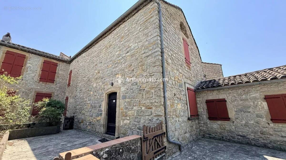 Maison à SAINT-GEORGES-DE-LUZENCON