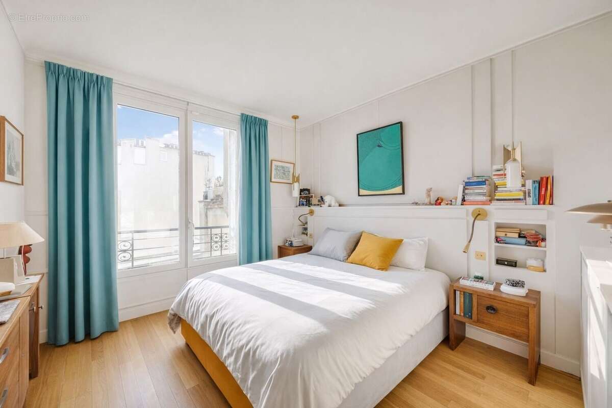Appartement à PARIS-16E