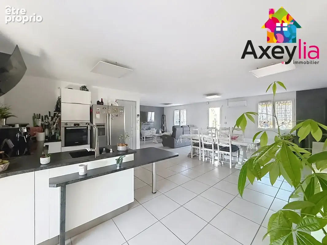 A vendre - belmont-de-la-loire -maison de 2014 de plain-pied avec 3 garages, véranda, - photo 13