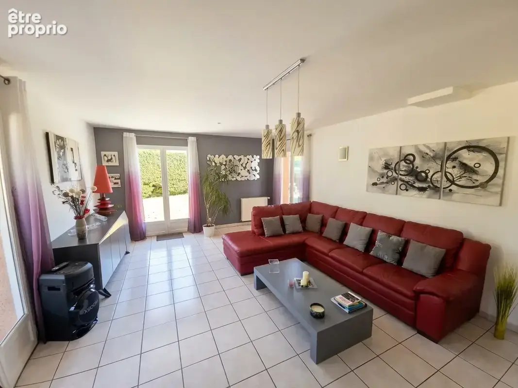Maison T5 de 130m2 de plain pied avec piscine  à Castelginest sur un terrain de 540m2 - photo 5