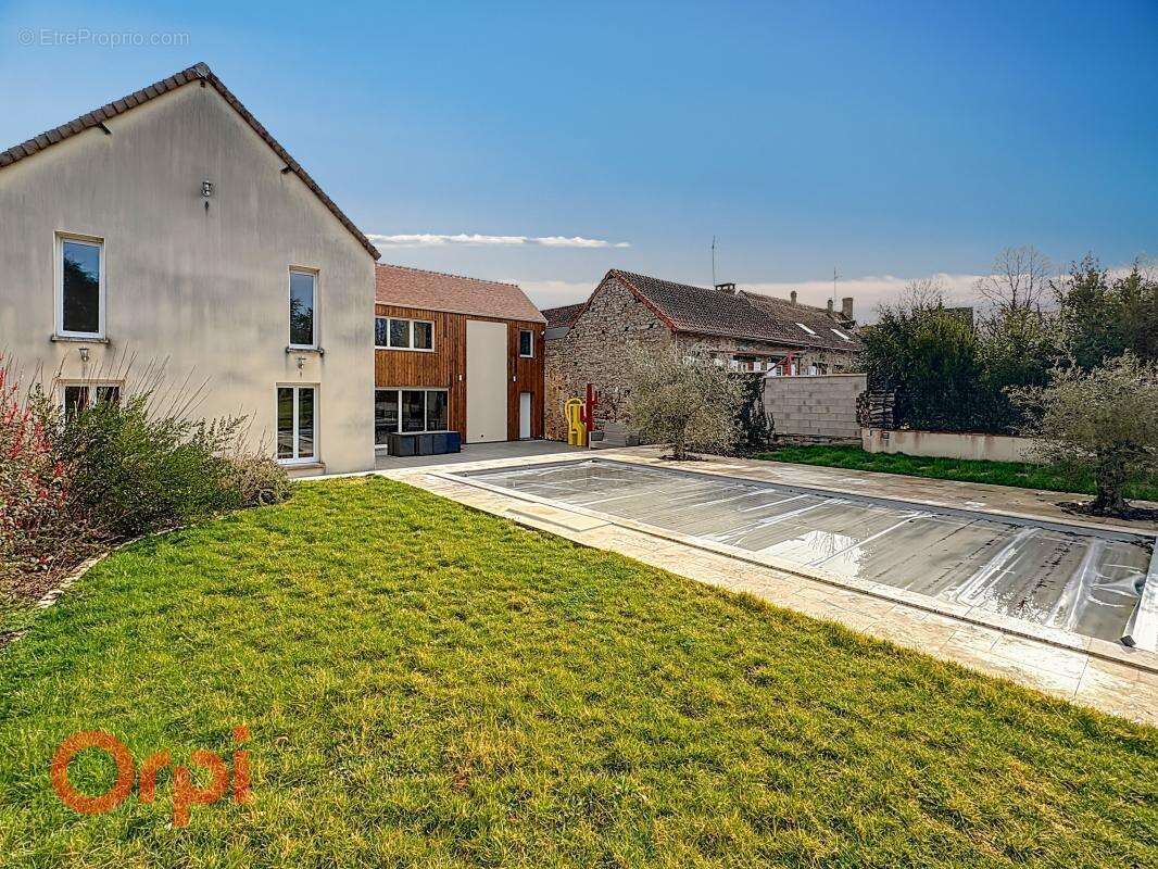 Maison à DUN-LE-POELIER