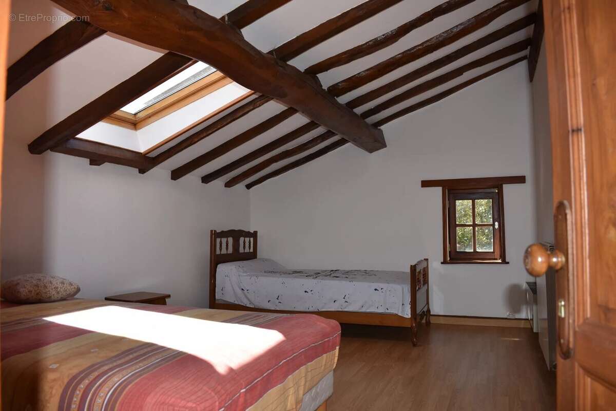 Maison à SAINT-PIERRE-DE-JUILLERS