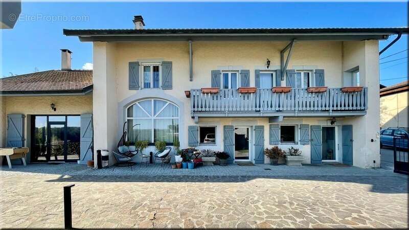Maison à CHALLEX