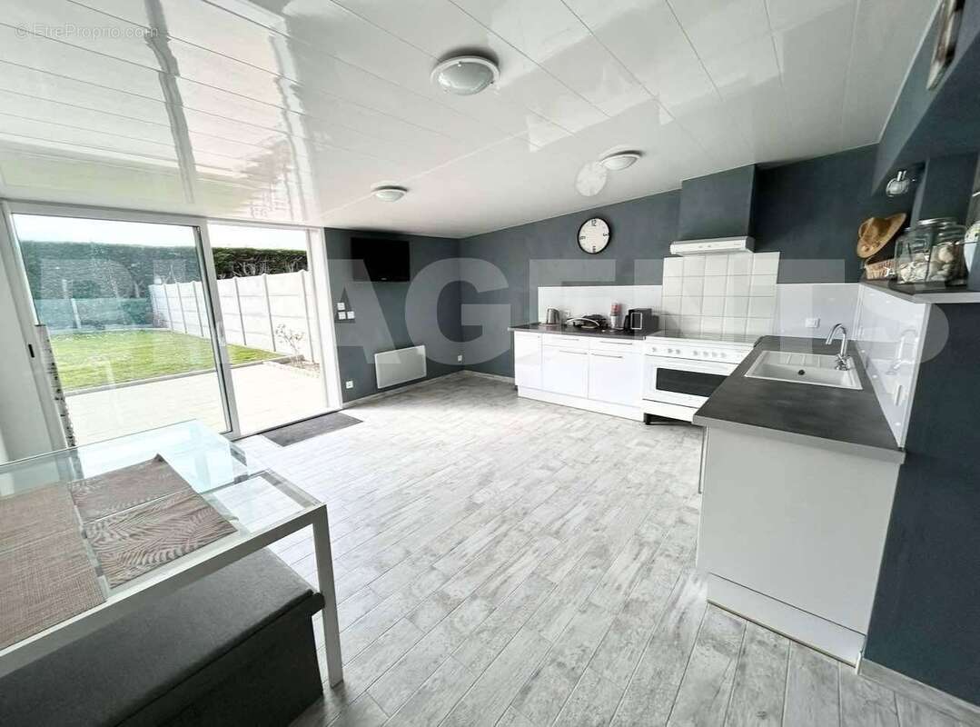 Messenger_creation_F227FA44-D4E4-45F6-8F3B-D91765B085DF - Maison à DIEPPE