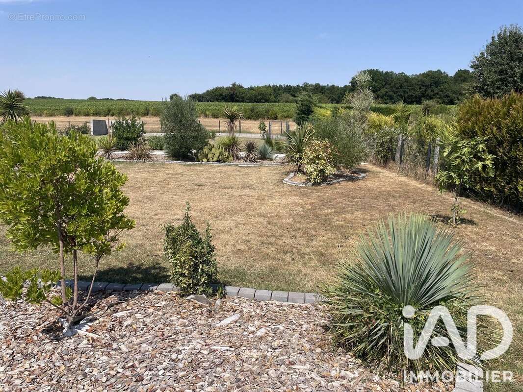 Maison 102 m² à Germignac  - photo 8