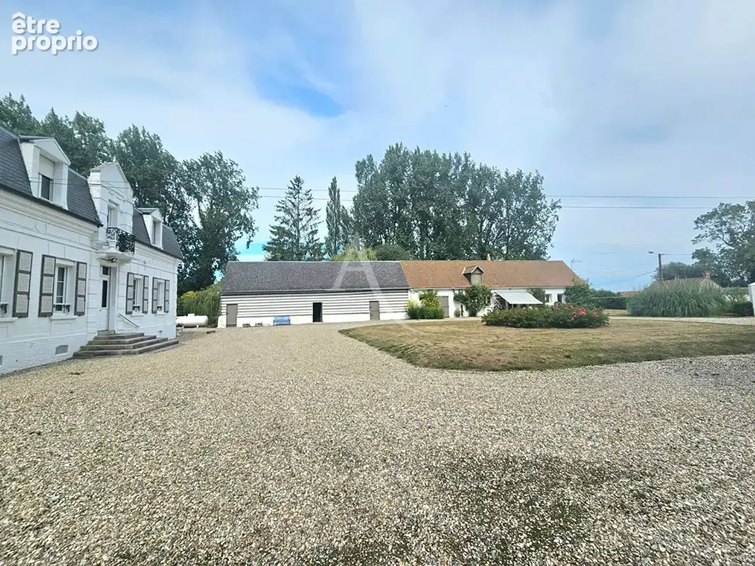 Maison bourgeoise de caractère 284m²- Terrain 46 493m² - photo 3