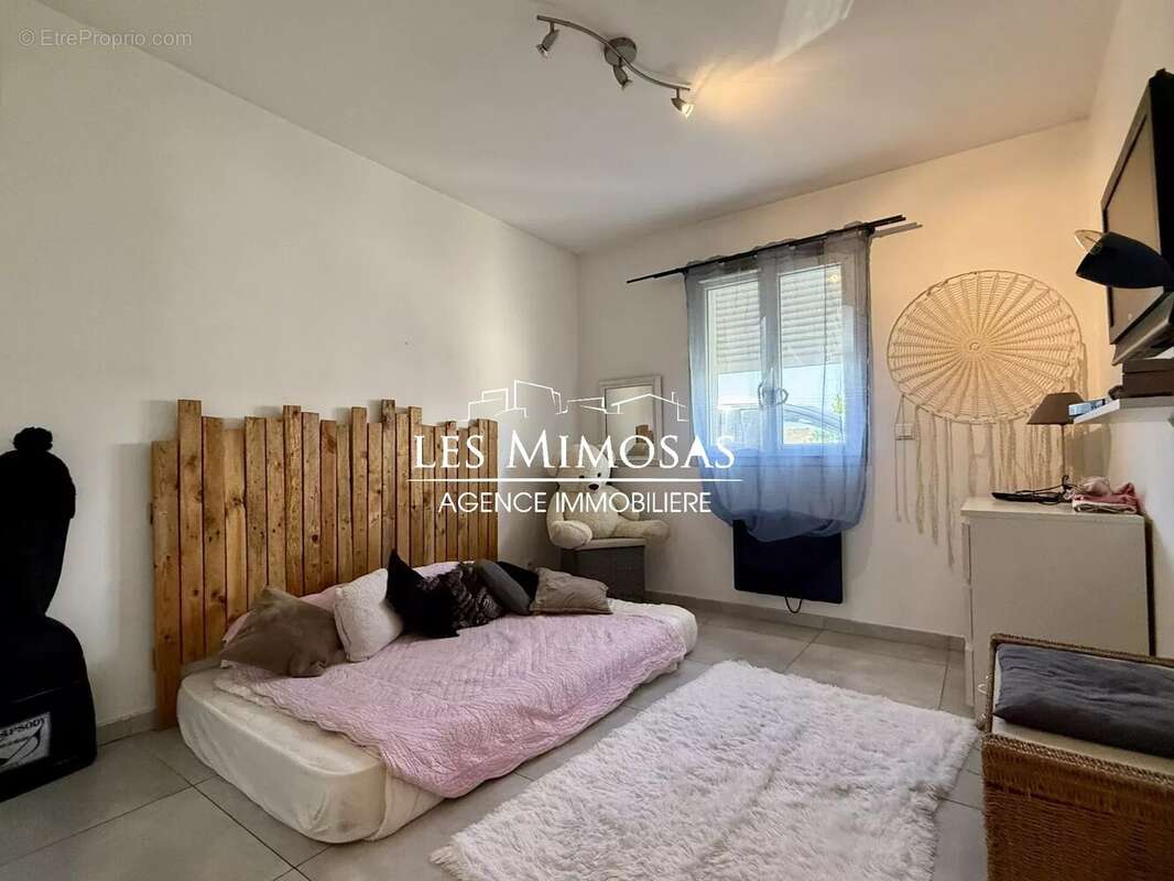 Maison à ROQUEBRUNE-SUR-ARGENS