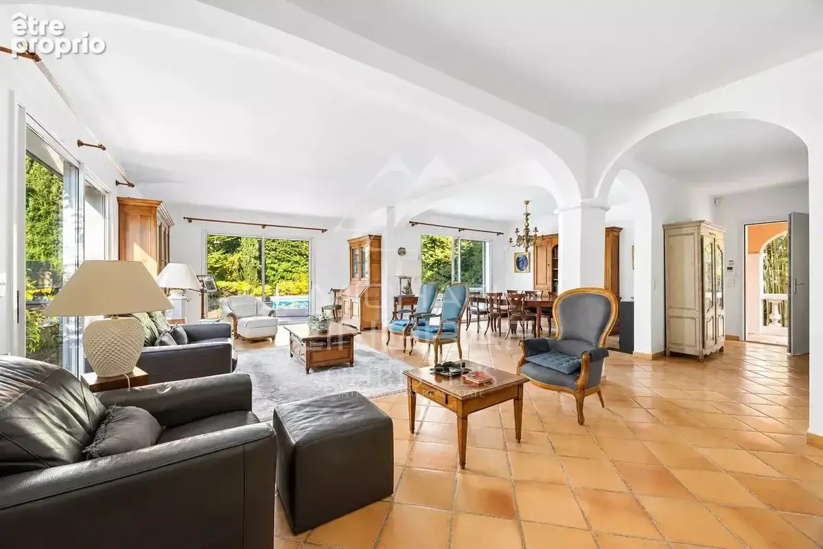 Exclusivité - A l’orée du Cap d’Antibes – Une adresse privilégiée entre mer et commerces - photo 2