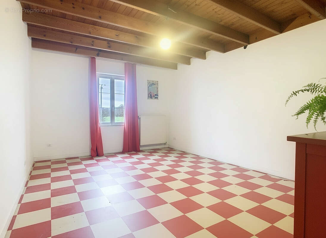 Maison à LA FEUILLIE