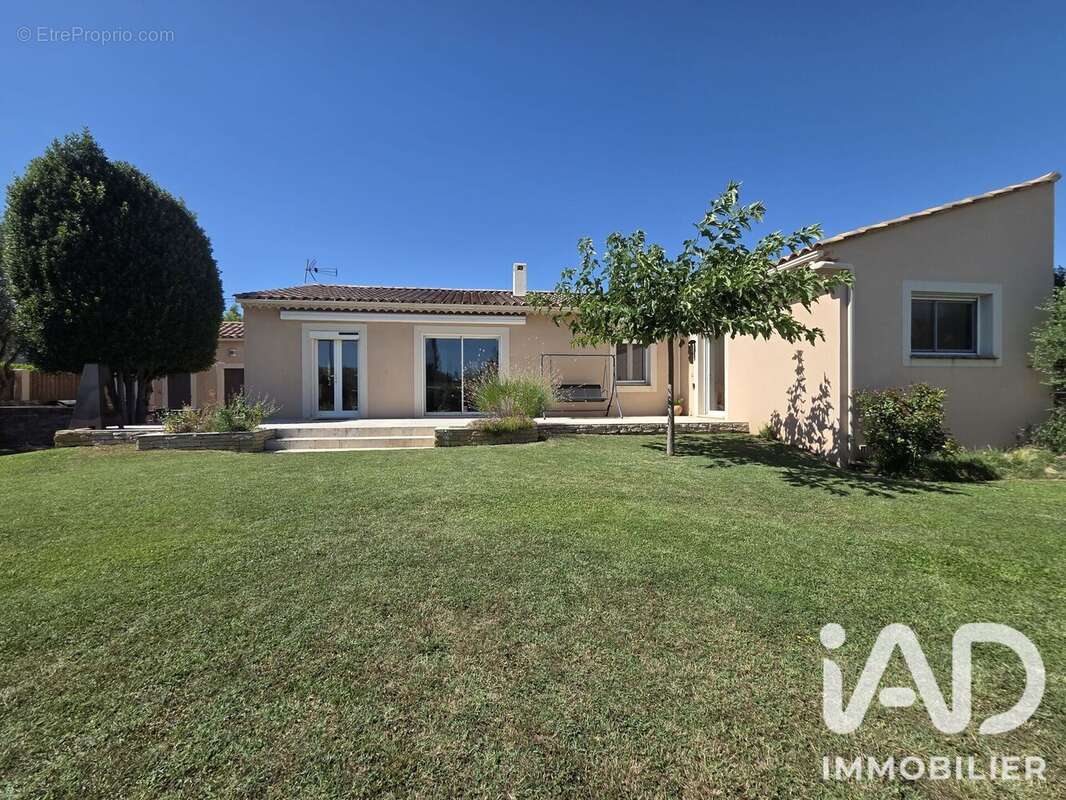 Maison 165 m² à Entraigues-Sur-La-Sorgue  - photo 2