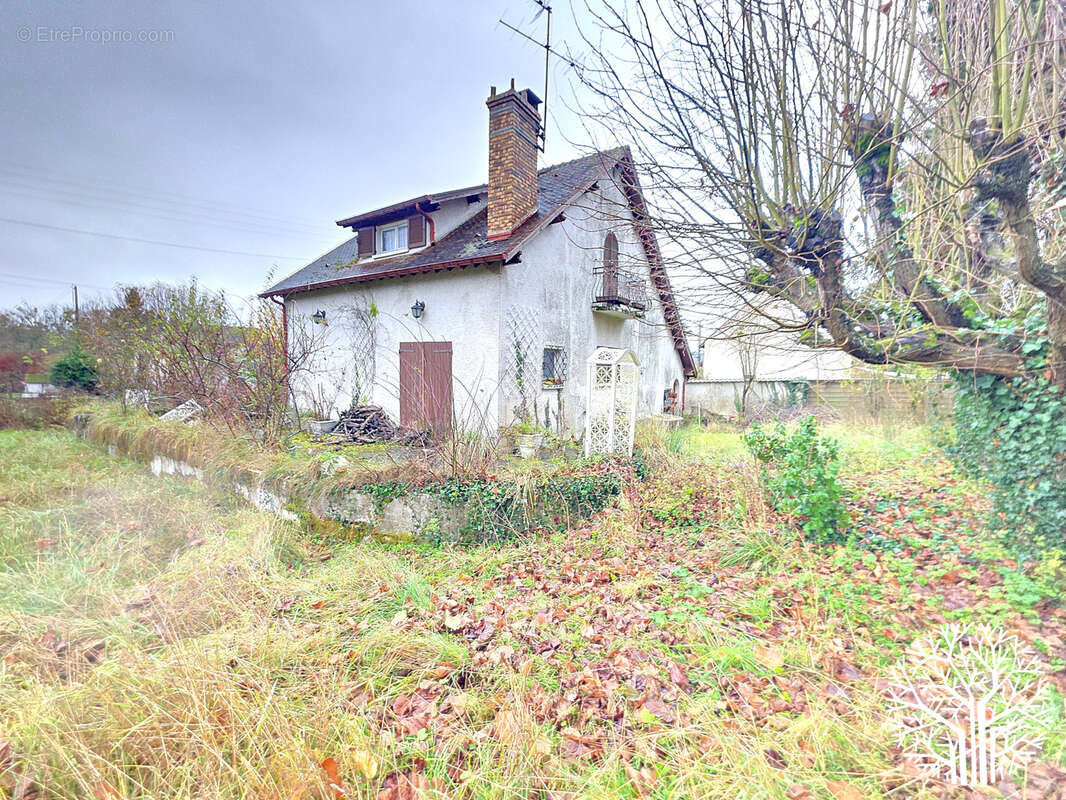 Maison  avec fort potentiel et terrain divisible à noisy-sur-école - photo 3