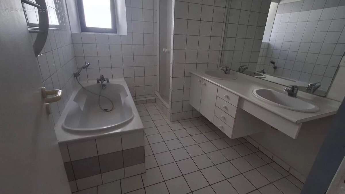 Appartement à CHATEAU-L'EVEQUE