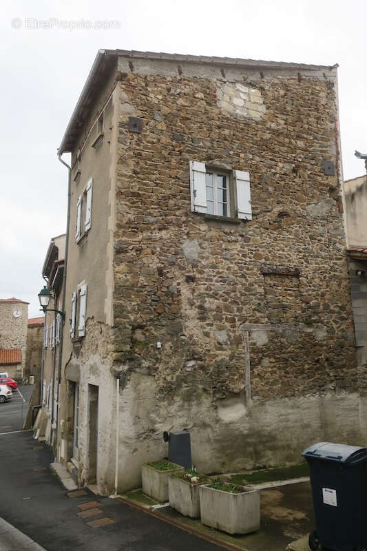 Maison à AUZAT-LA-COMBELLE