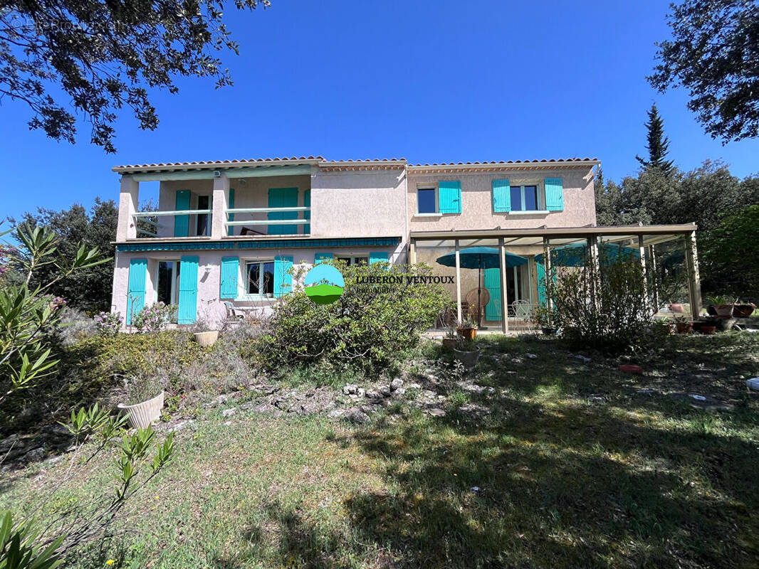 Maison à VENASQUE