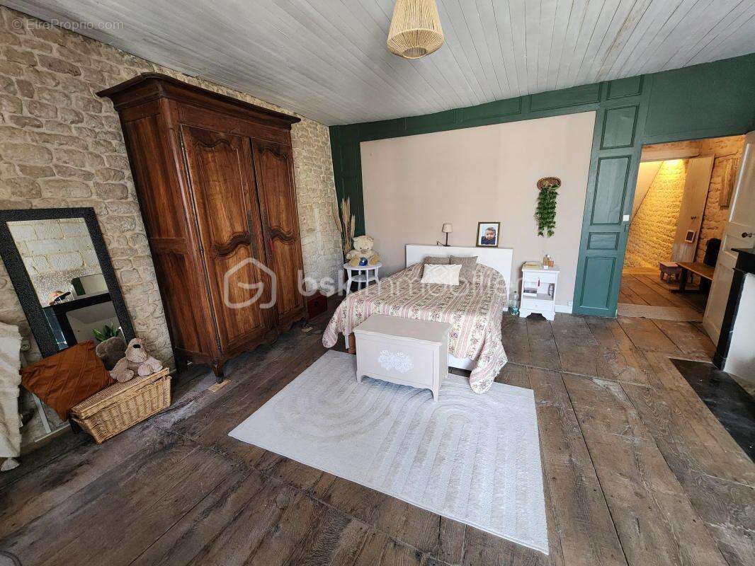  Maison de caractère – 186 m² environ - photo 14
