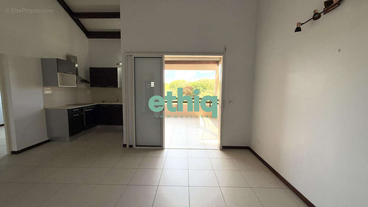 Appartement 60 m² à Le Gosier  - photo 4