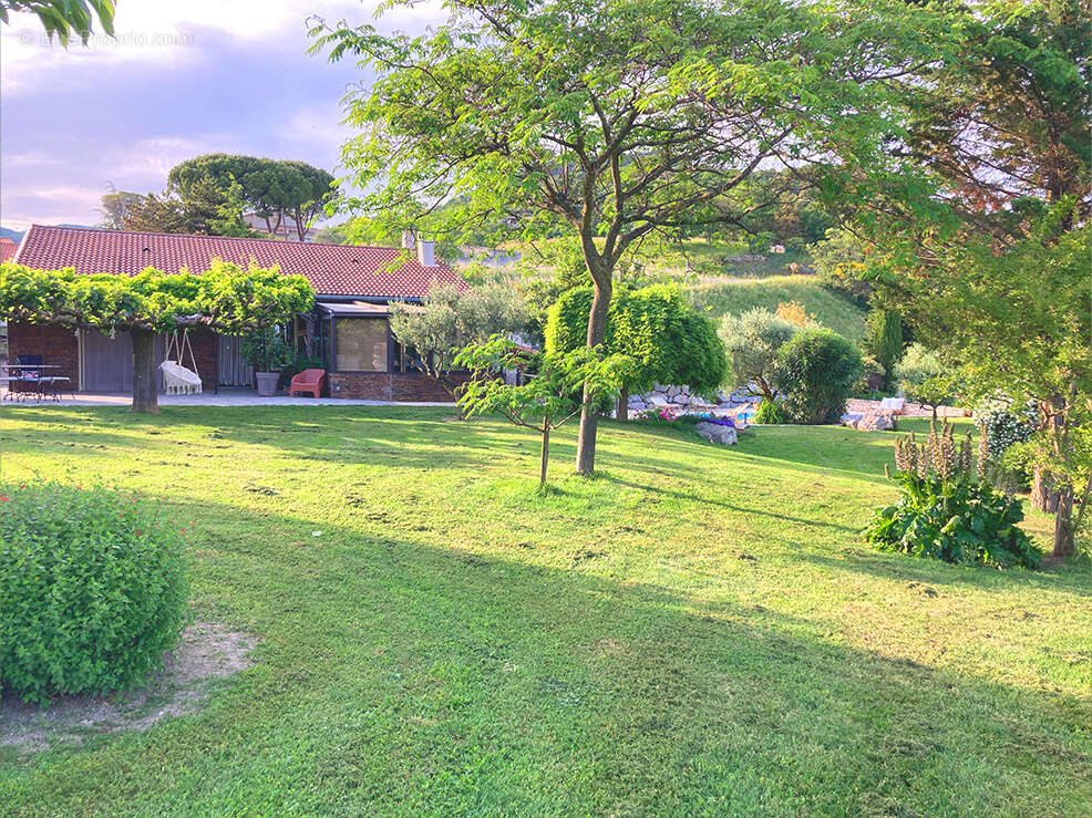 Maison à ROCHEMAURE