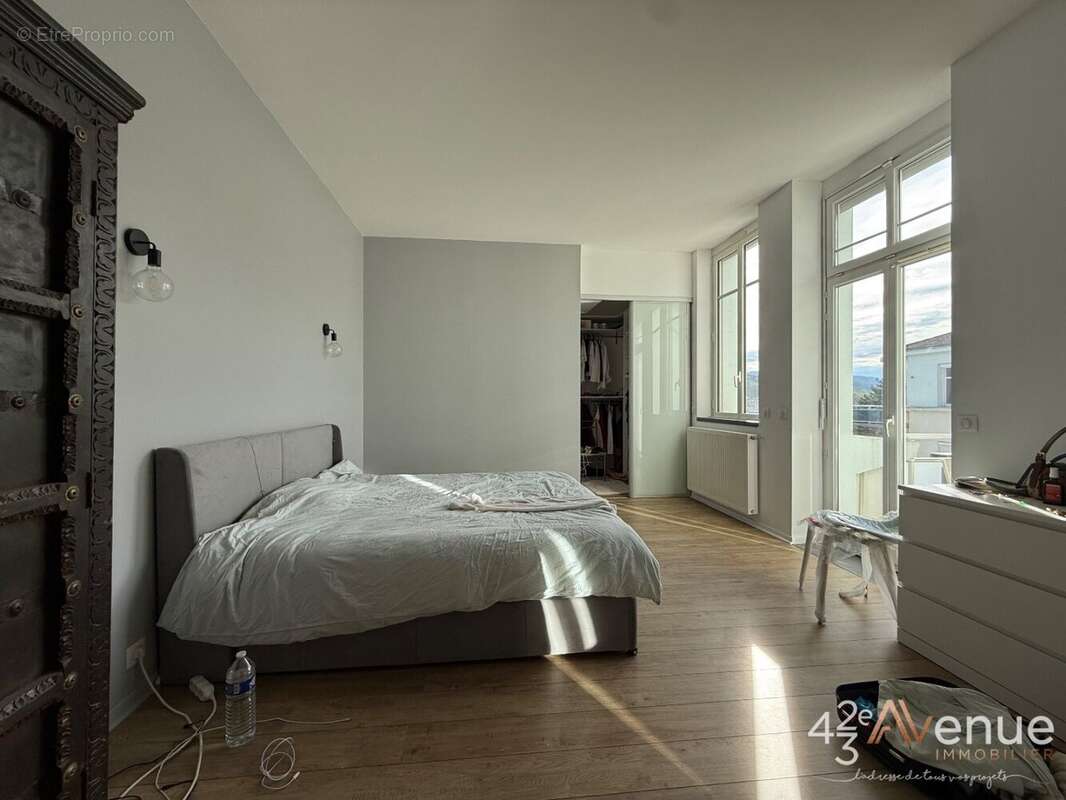 Appartement 80 m² à Saint-Etienne  - photo 2