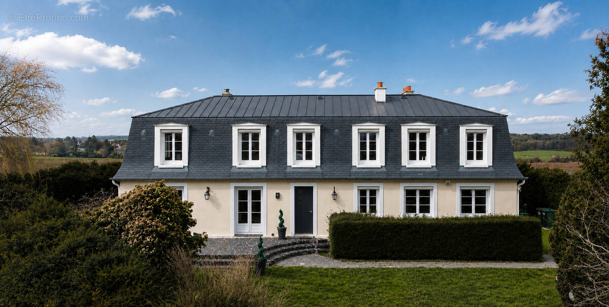 Maison à NEAUPHLE-LE-VIEUX